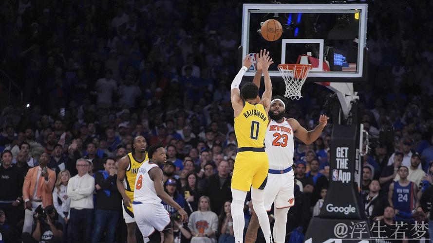 哈利伯顿抢断策动 托平快速上篮成功 哈利伯顿抢断策动 托平快速上篮成功