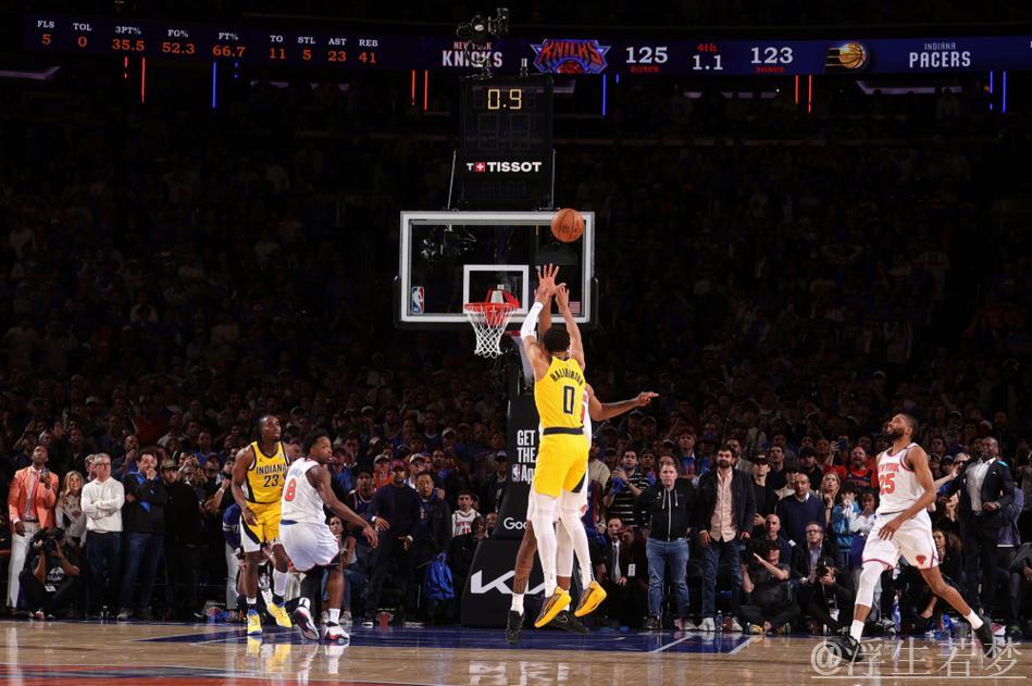 哈利伯顿抢断策动 托平快速上篮成功 哈利伯顿抢断策动 托平快速上篮成功