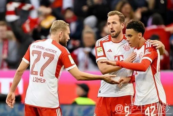 拜仁未来六轮迎下半区挑战，全队狂欢庆祝，凯恩低调振臂示意