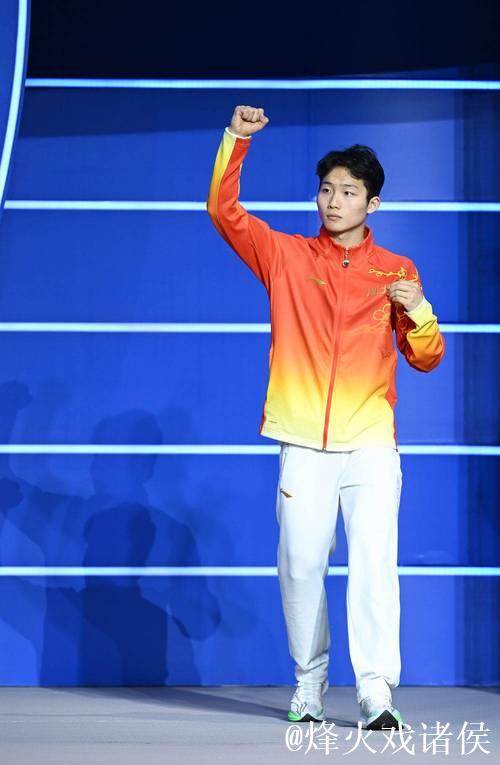 全运会跳水男子3米板决赛 王宗源霸气摘金