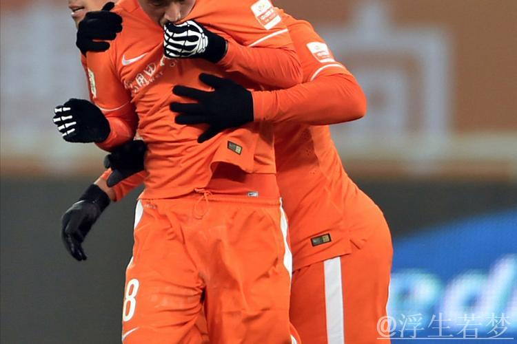 费利佩抓住山东泰山失误机会上演精彩抽射 费利佩抓住山东泰山失误机会上演精彩抽射